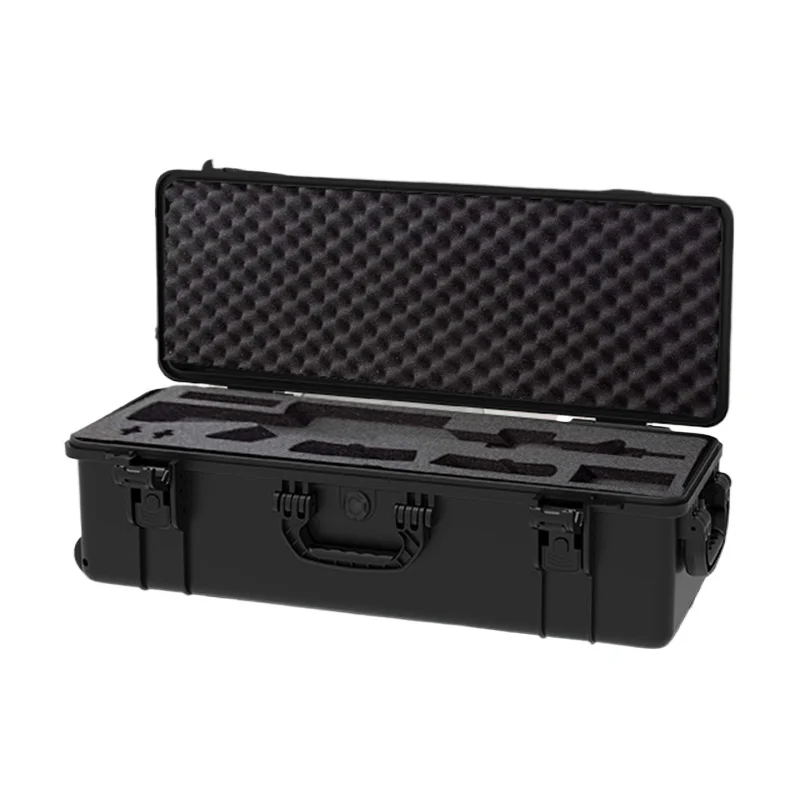Coffre à outils professionnel 78,8 cm en plastique noir et gris, avec poignée de transport et fermetures métalliques.