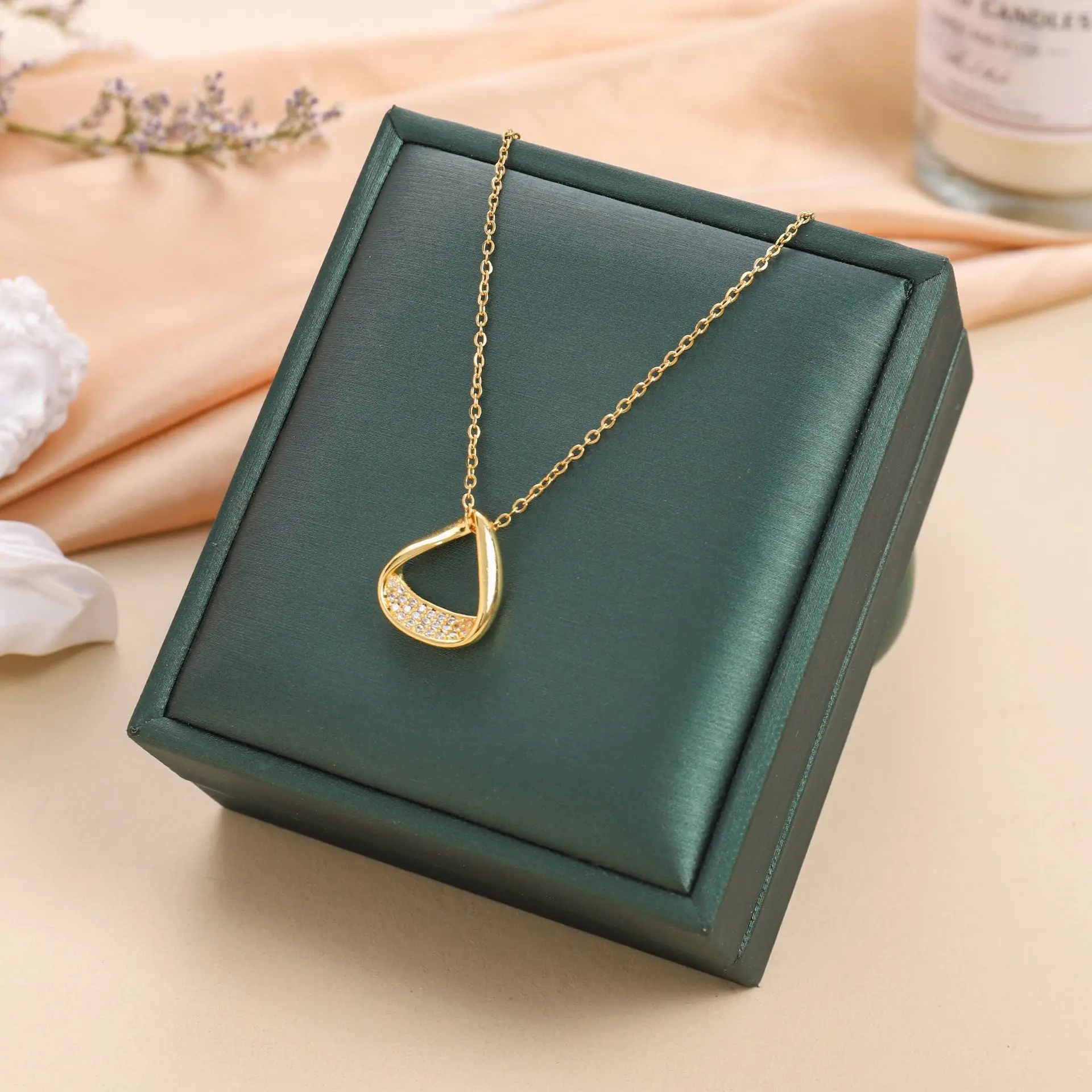

Personalized titanium steel necklace, minimalist and niche design, collarbone chain jewelry