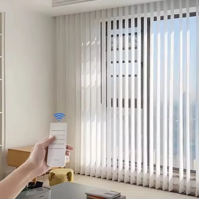 ขายตรงจากโรงงานสีขาวเชียร์กรองมอเตอร์รีโมทคอนโทรลผ้าม่านฝันแนวตั้งสําหรับหน้าต่างจากพื้นจรดเพดาน 1