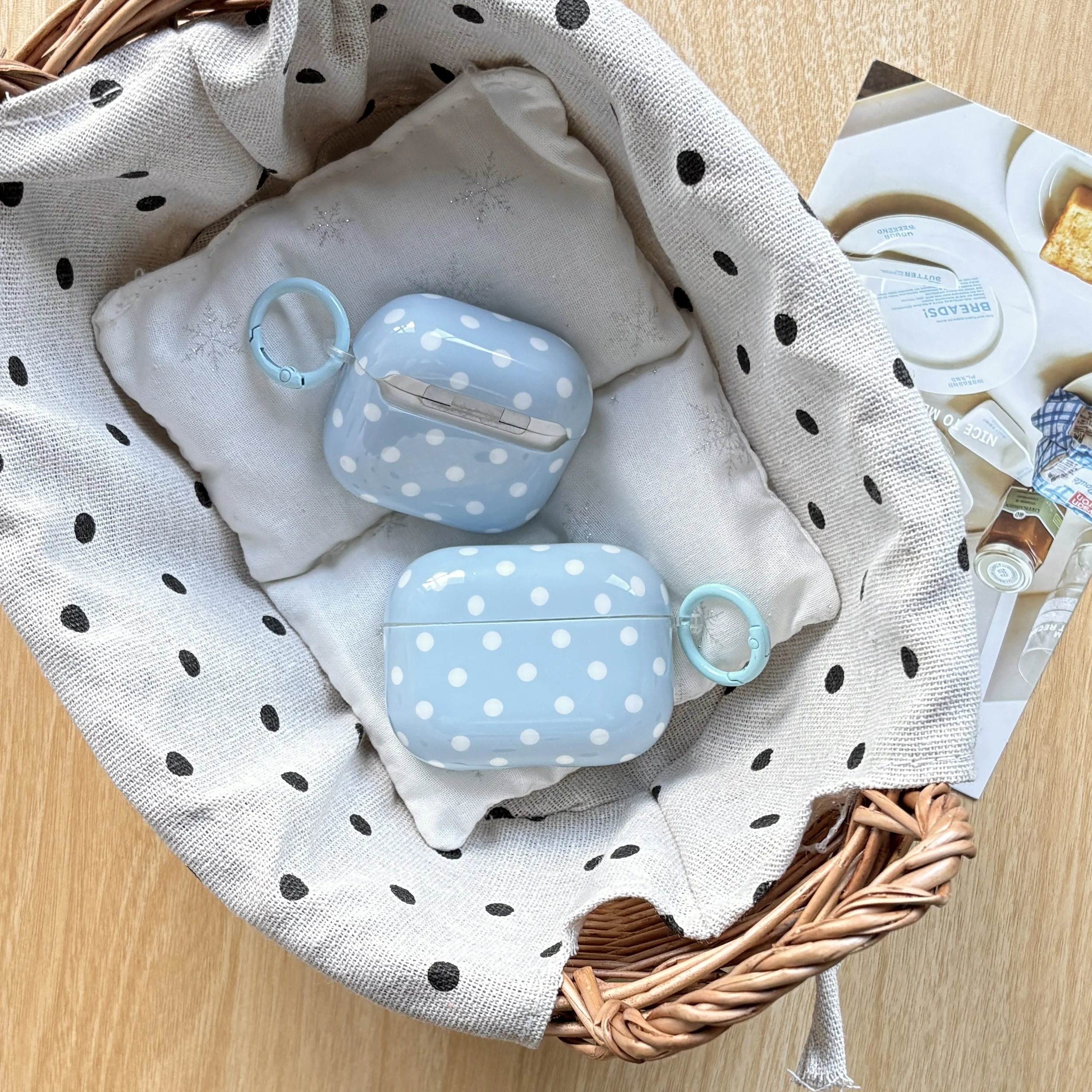 Chic Glossy Light Blue Wave Point Earphone Cover Case
