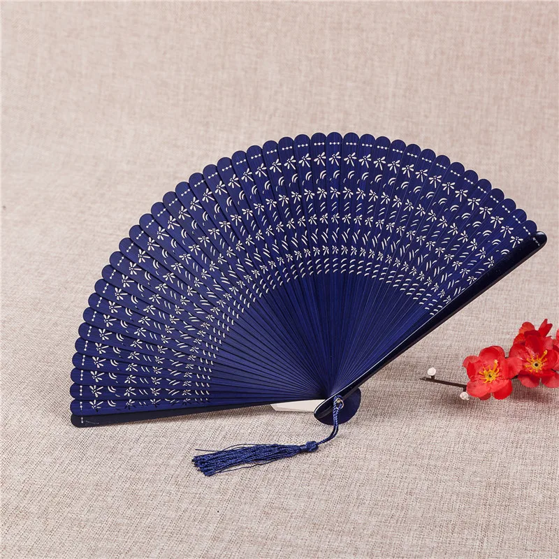 

1 PC Retro Chinese Bamboo Antique Folding Fan Solid Color Hollow Out Folding Fan rt Party souvenir Home Decoration Crafts Gifts