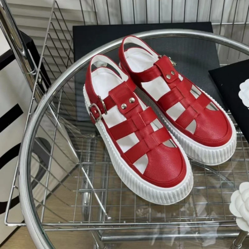 

2023 Brand Classic Sandals Retro Cute Leather Roman Shoes Thick Bottom Hollow Pig Cage Shoes Women Casual Comfortable Flat Shoes