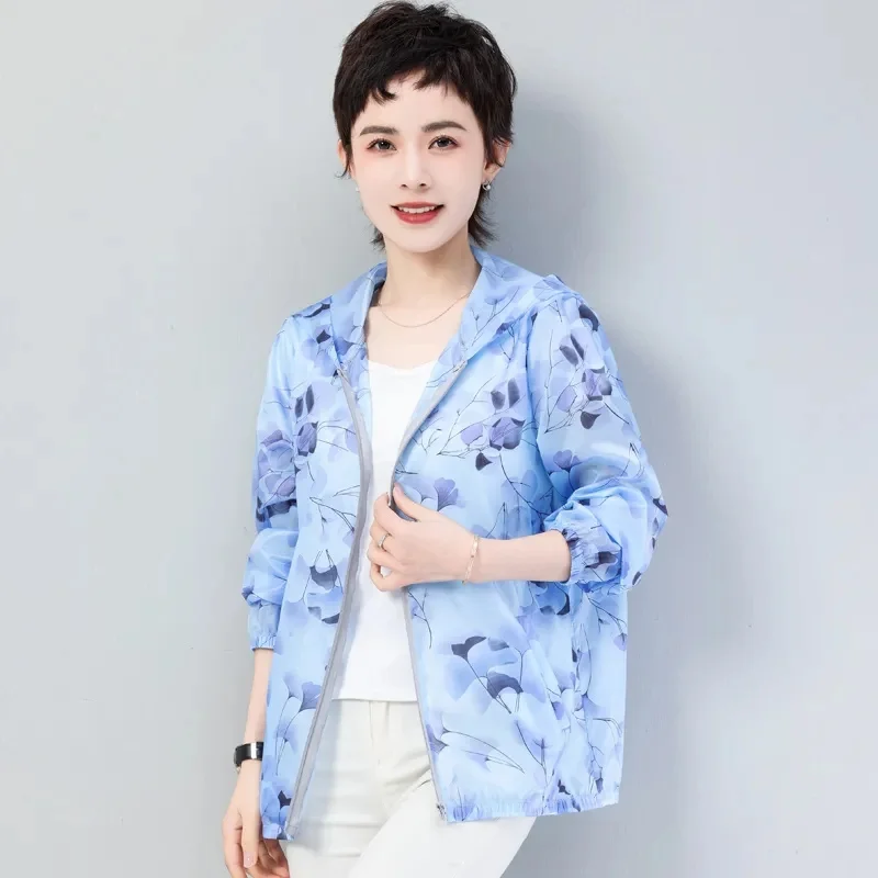 New Sunscreen Clothing Women Breathable Middle aged Elderly Women aged 40 to 50 Loose Fit for Mom Thin Coat for Summer Clothing