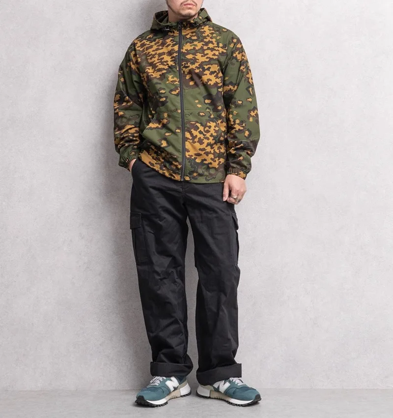 Russischer Militär-Tarnanzug-Überzug, Mantel, weiße Blume, kleiner grüner Mann, Ruinen, deutsche Punkt-Sonnenschutzjacke – Detail 15