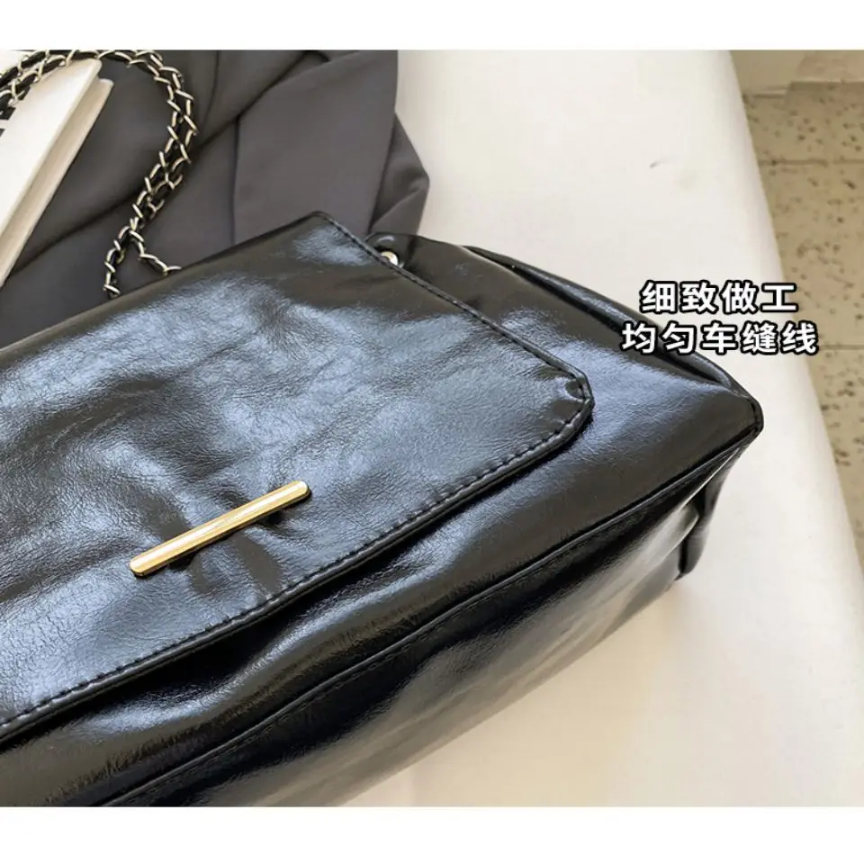 

Large capacity underarm bag for women in 2023 new high-end French niche tote bag retro one shoulder crossbody bag commuting bag