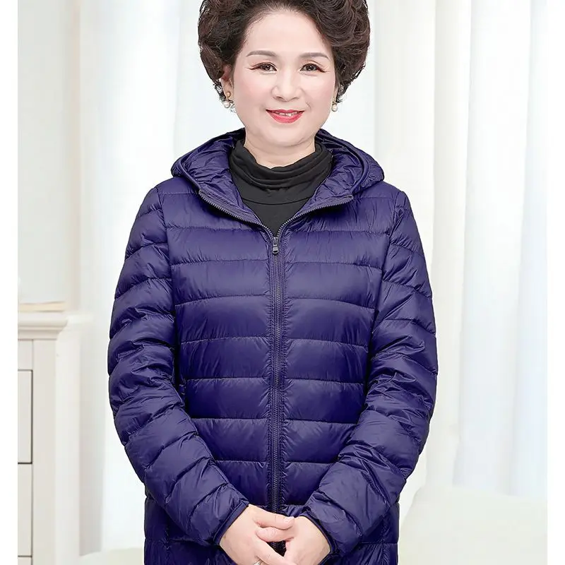 Out-of-season middle-aged and elderly women's light down jacket mother loaded with extra large size warm loose short coat fat.