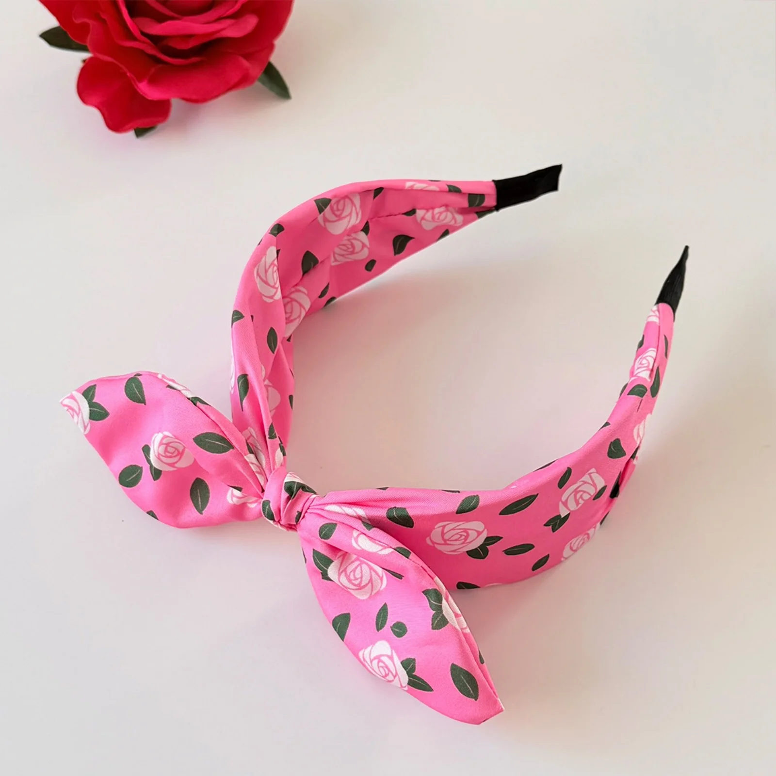 1-teiliges Damen-Stirnband-Set in Fuchsia-Rosa (Leopard/Rose/Herz-Punkte) – Haarschmuck mit großer Schleife, trendig und niedlich für den Alltag – Detail 1