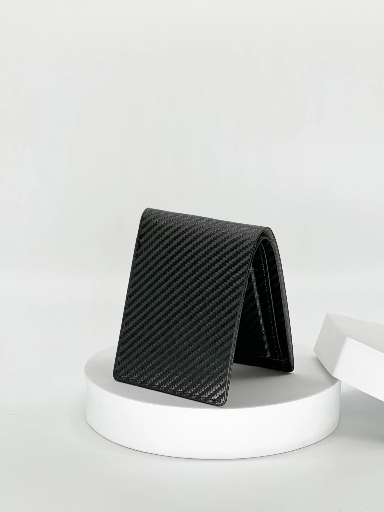 Fashion Trend New Business Casual Students Simple Men's Short Wallet Carbon Fiber with Card Slot Wallet 3