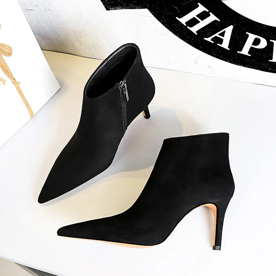LYYSKY Women's Pointed Toe Ankle Boots – 5CM Mid Heel, Pull-On Style For Casual & Dressy Outfits