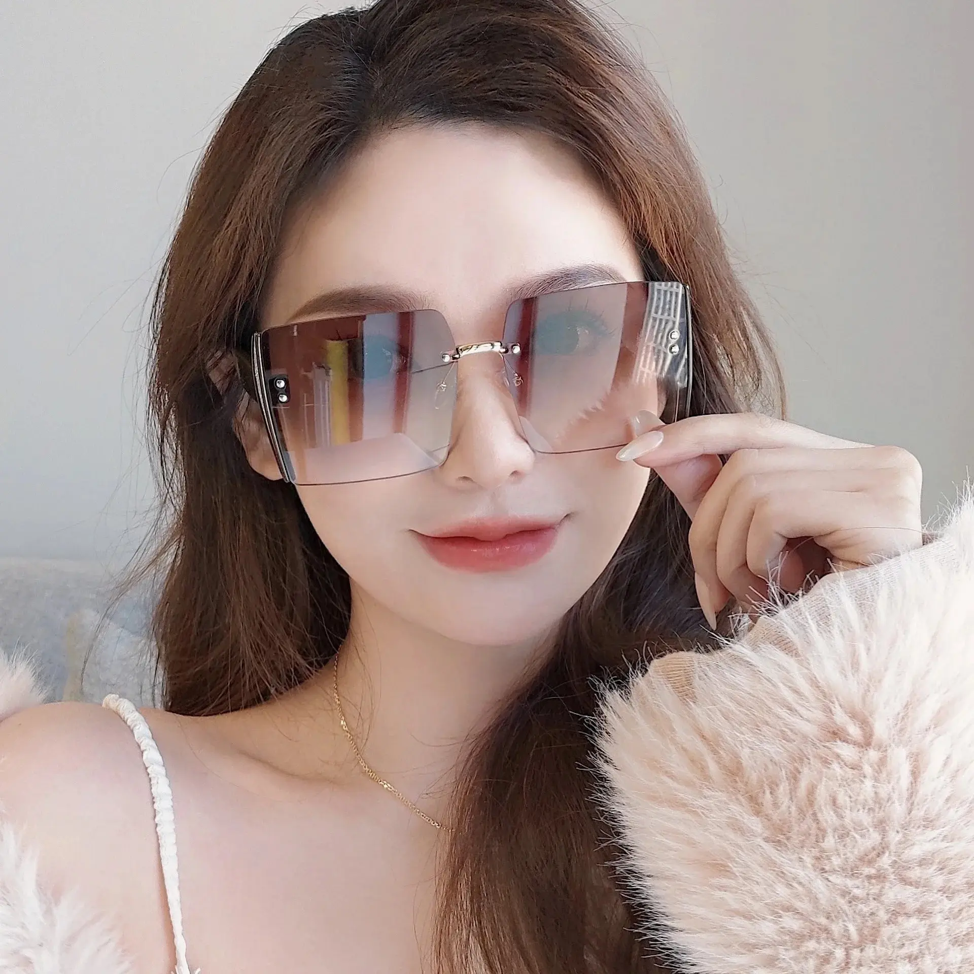 Elegant Gradient Frameless Women's Sunglasses