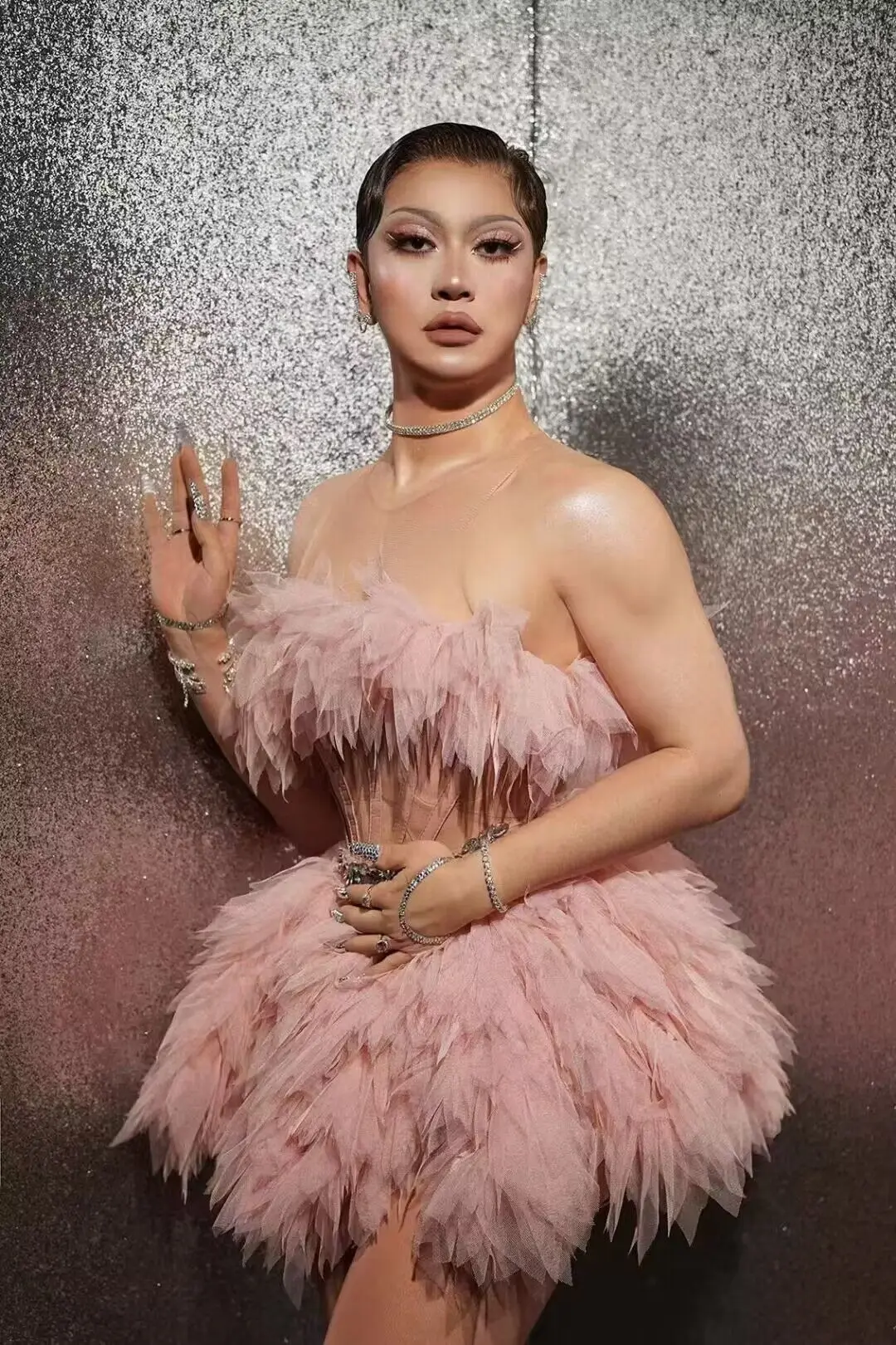 

Pink Short Prom Dresses 2023 Strapless Lace Tiered Feather Ruffles Celebrity Gowns Evening Party Wear Mini Cocktail Dress