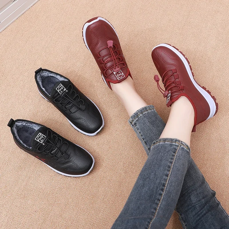 أحذية شتوية سميكة للنساء من القطن بكين سطح جلدي مقاوم للماء دافئ مبطن بالصوف ومضاد للانزلاق أحذية مريحة