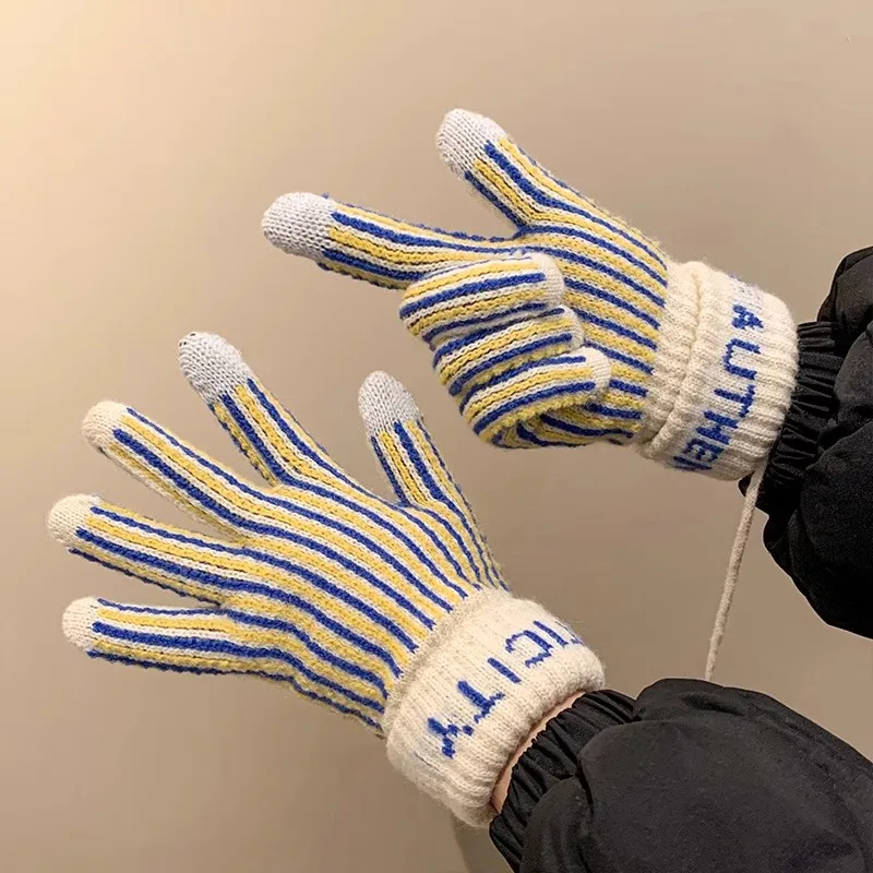 Рисунок 5 - Японские Ретро полосатые перчатки с принтом