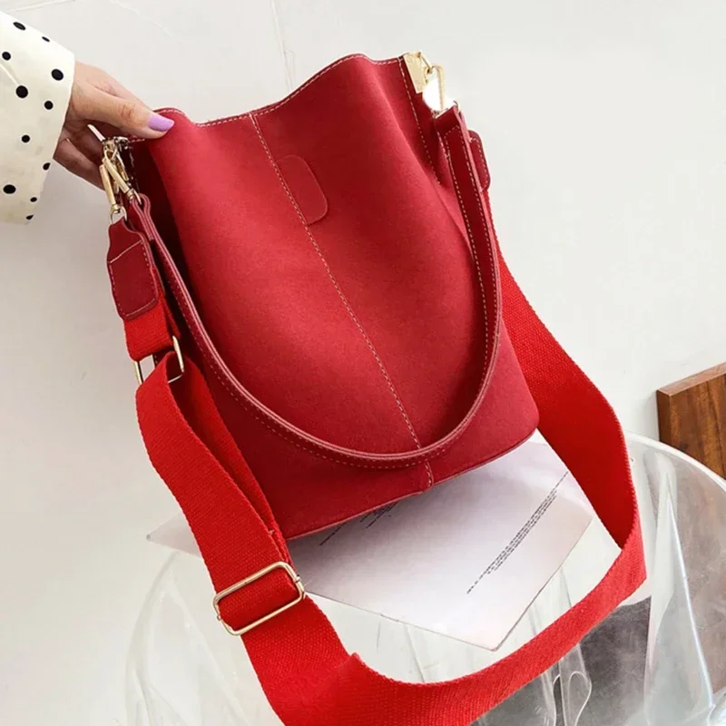 

2024 New Brand Design Women's Bucket Bag Shoulder Bag Large Capacity Women's Crossbody Bag Casual Fashion Solid Color Handbag