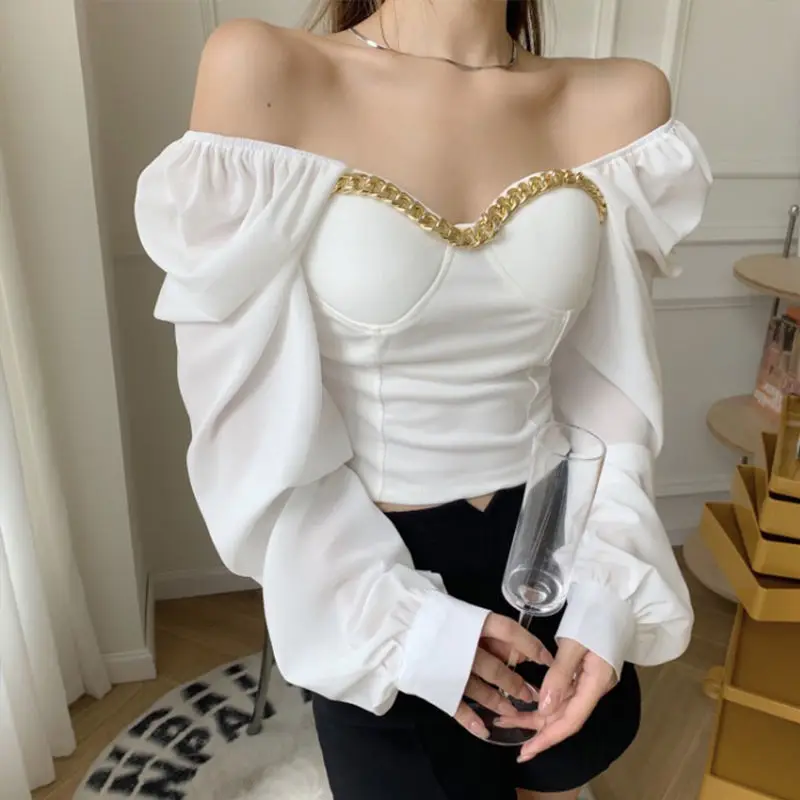 

Модная женская блузка QWEEK с открытыми плечами, белые элегантные женские рубашки в Корейском стиле, женский укороченный Топ с длинным рукавом, пикантный шикарный винтажный Топ