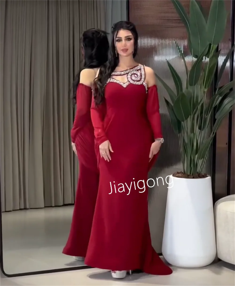 فستان ميدي مطرز كتف مكشوف