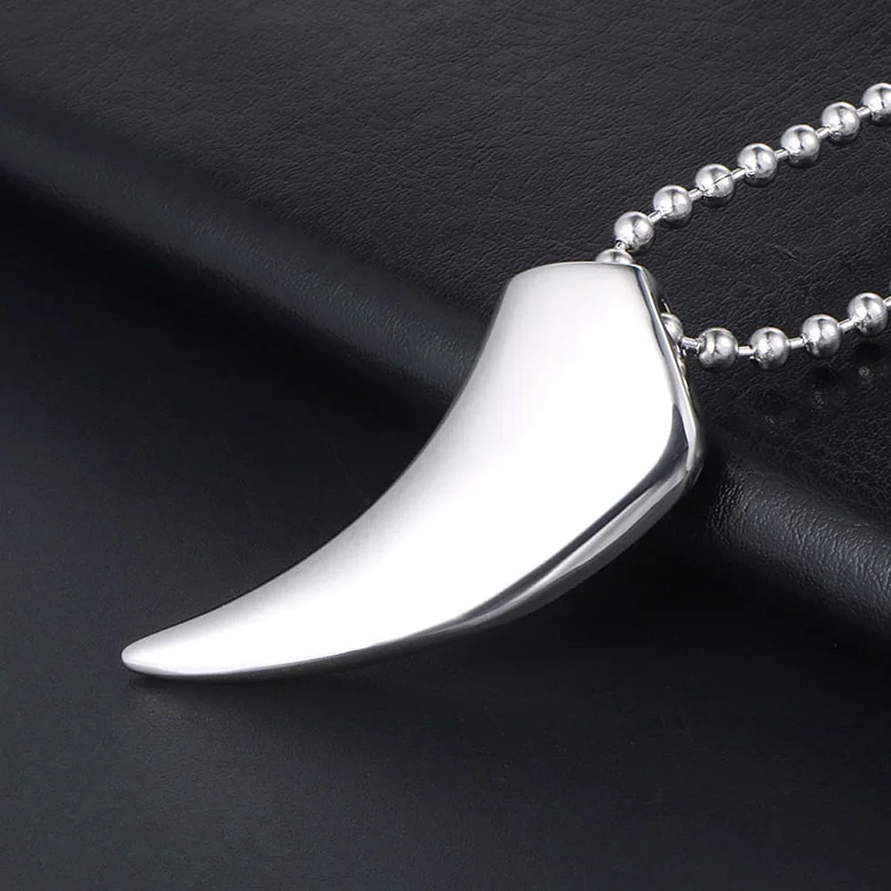 Punk Stainless Steel Crescent Spike Pendant Necklace Men Women Fashion Wolf Tooth Necklace Jewelry Changeable Leather Strap