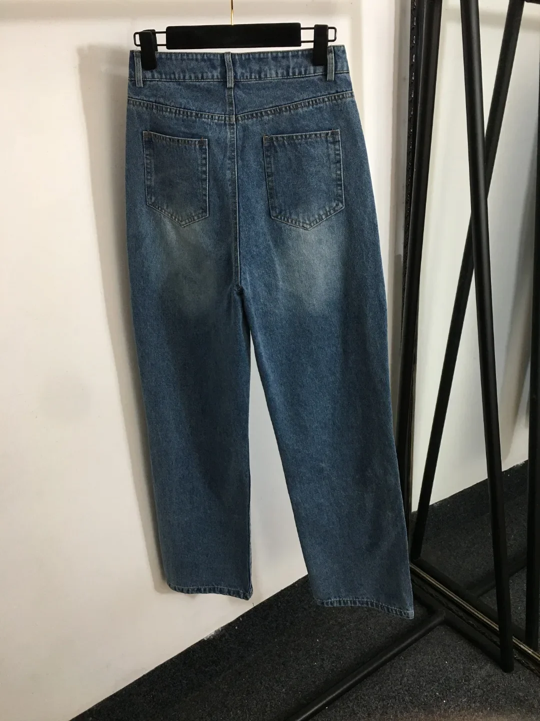 

2023 Autumn/Winter New High Waist Denim Pants Women's Knees with Fur Embroidered Logo Light Blue, SML