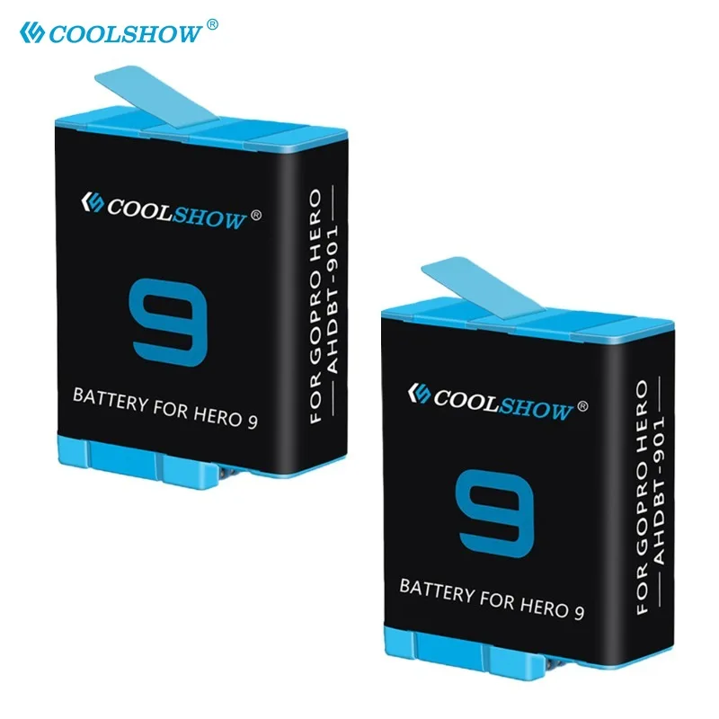 Quatre batteries et un chargeur pour GoPro Hero 8 9 10 11, disposés en rangée