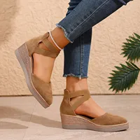 Sandales compensées en daim à bout pointu pour femme, avec semelles épaisses, confortables, à enfiler et à découpes – Offre spéciale 2