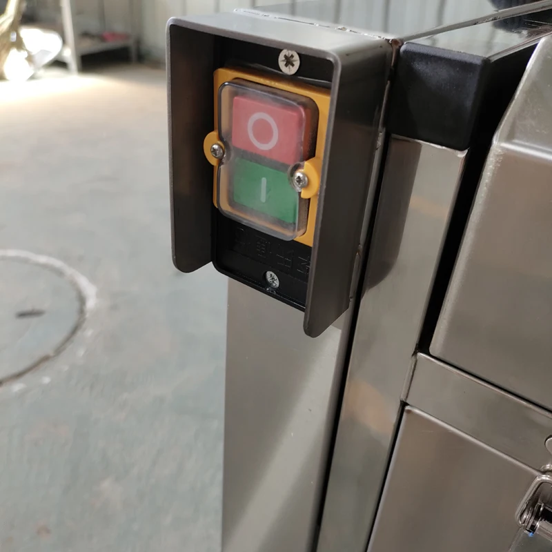 2025New Commercial 200 Capacity Vegetable Fruit Washing Peeling With Brusher Cleaning Potato Machine Stainless Steel 304 5