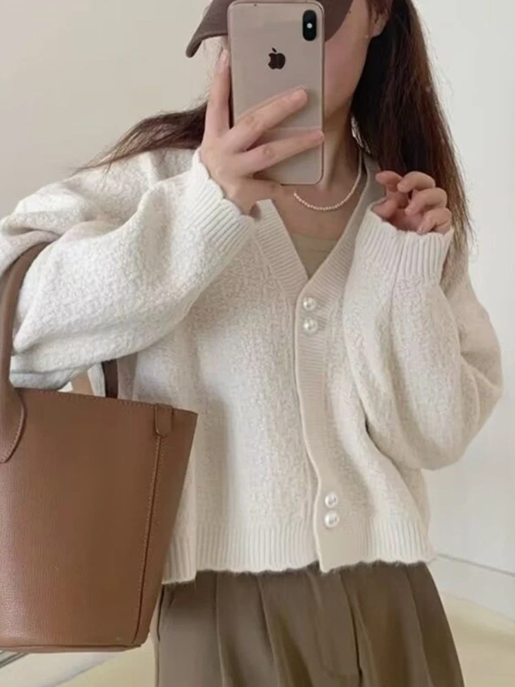 

Женский однотонный кардиган с V-образным вырезом