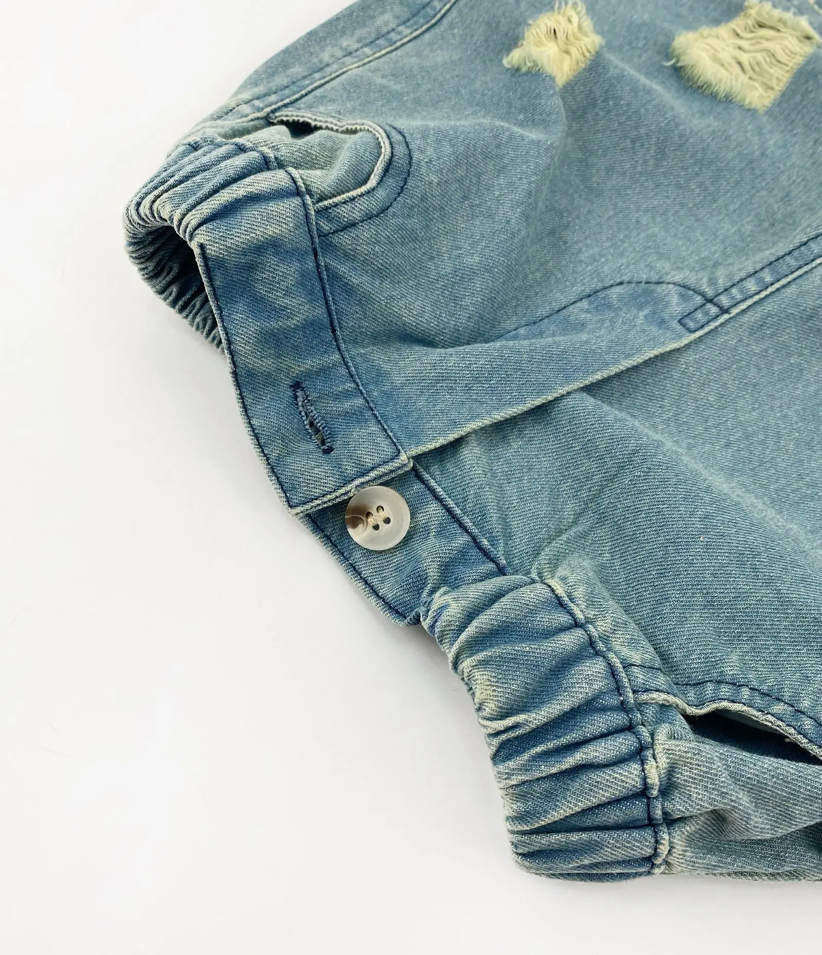 2026 여름 새로운 소년 소녀 찢어진 청바지 어린이 캐주얼 반바지  데님 반바지 느슨한  짧은 청바지 아동복