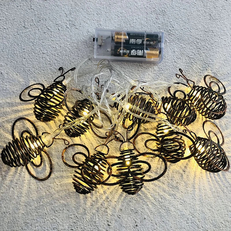 Рисунок 4 - Сказочная гирлянда с пчелами