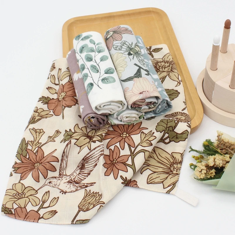 

Baby Bib Towel Boys Girls 0-12M Breathable Comfort Face Drooling with Hanging Hook Infant Feeding Burp Cloth