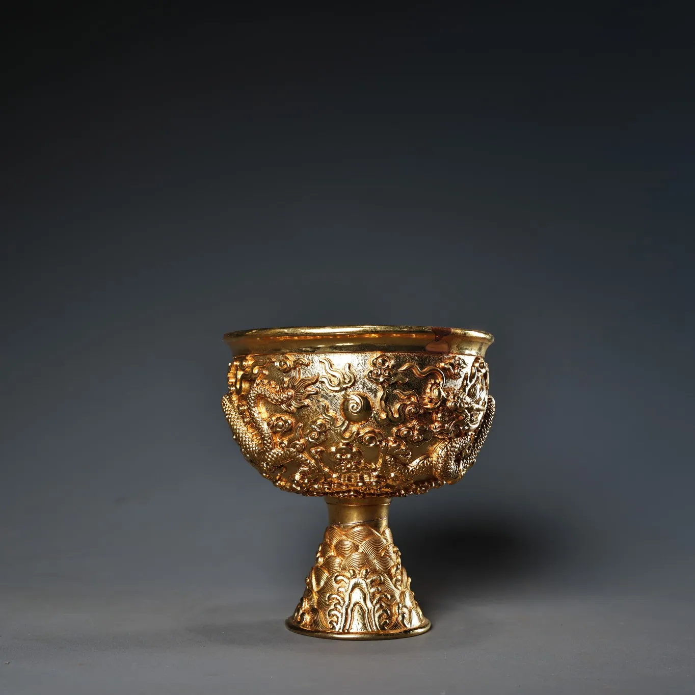 

Treasure Collection High Relief Carving Craft Gilded High Foot Panlong Wine Cup Home Crafts Decorative Bronze Ware