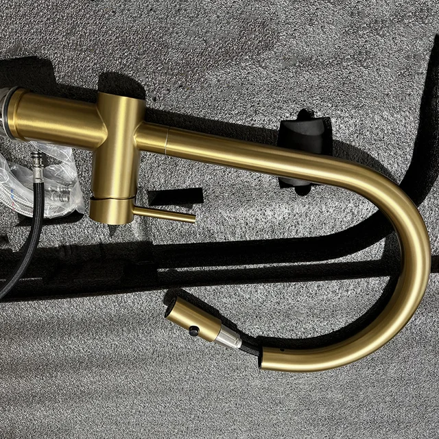 ก๊อกน้ำห้องครัวสีโรสโกลด์ขัดเงา สแตนเลส 304 แบบดึงออกได้ พร้อมหัวฉีดน้ำร้อนน้ำเย็น 6