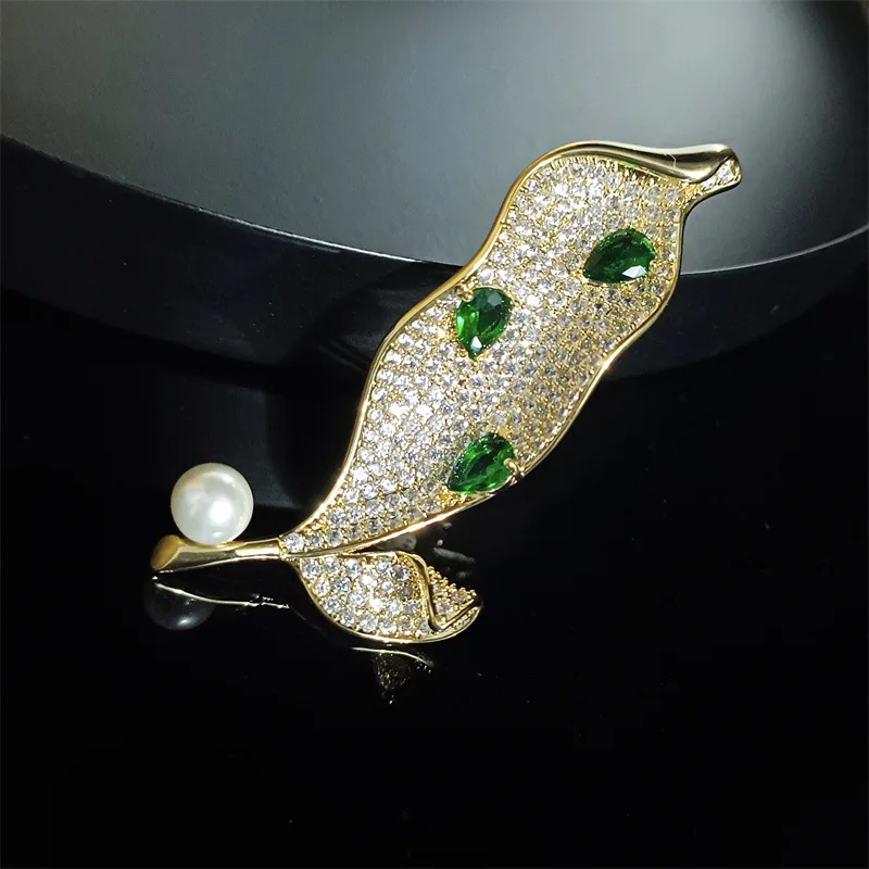 

OKILY Fashionable CZ Leaves Brooch Emerald Zircon Plant Leaf Corsage for Woman Clothes Decoration Brooches Luxury Designer Pins