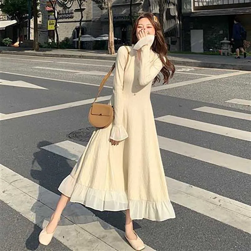 

Fashion V-Neck Sequined Ruffles Fflare Sleeve Princess Dress Female Clothing 2024 Spring New Loose Knitted Sweet Midi Dress