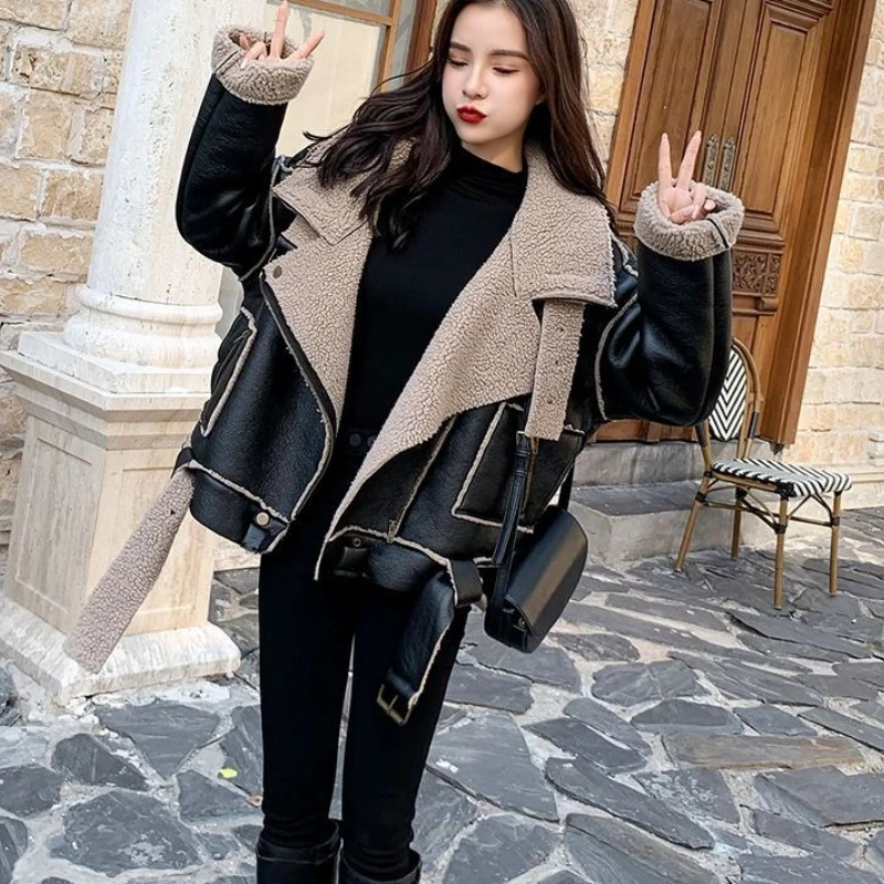 

2023 Autumn Winter New Locomotive Fashion Thick Brushed Warm Short Lapel Loose Simple Imitation Lamb Leather Clothing Female