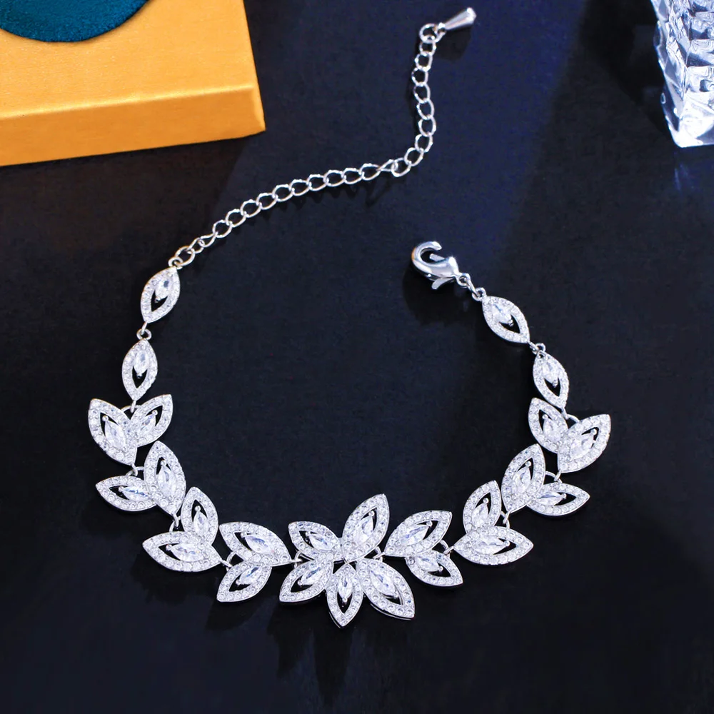 Pera Adjustable Size Leaf Flower Charm Cubic Zirconia