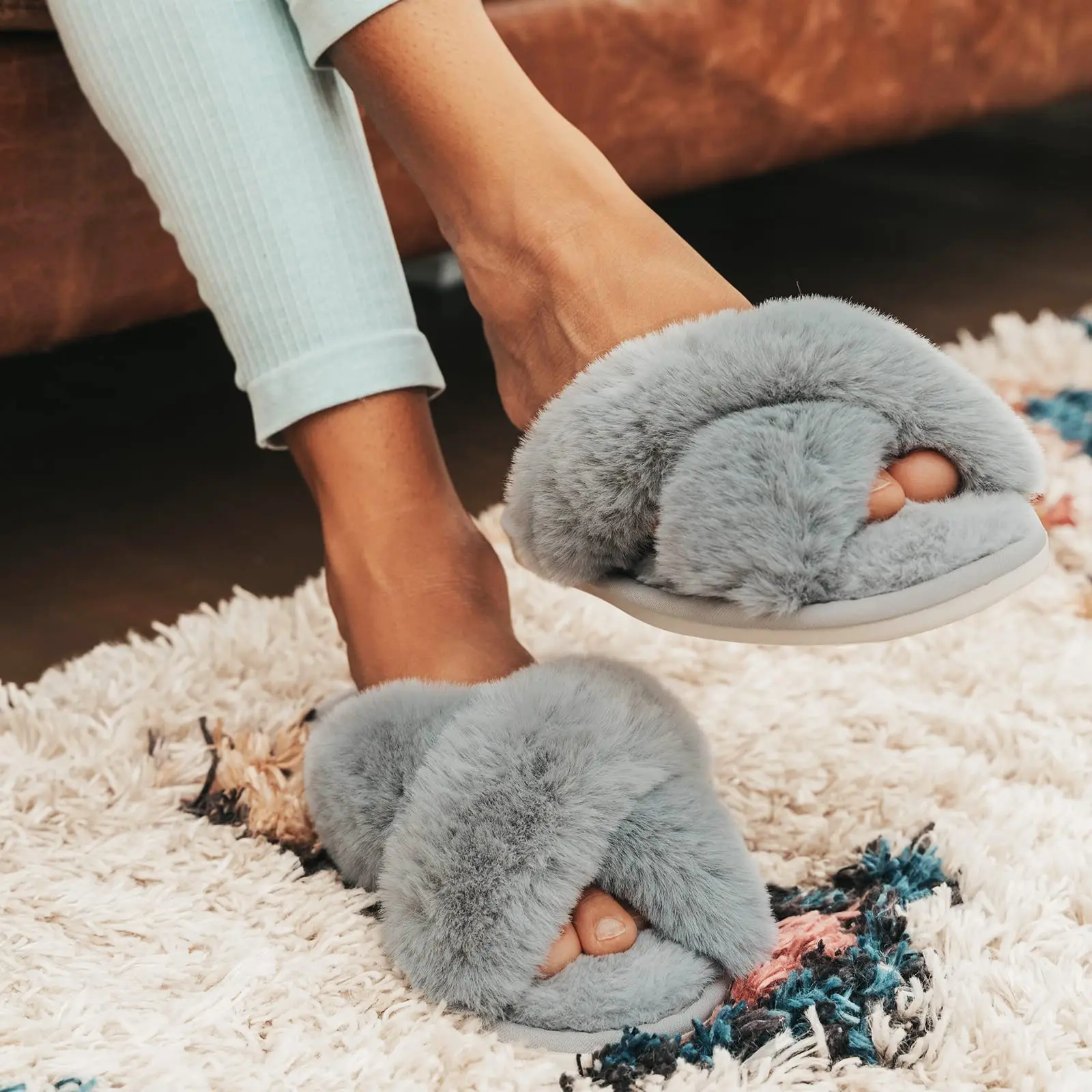 Comwarm Women Fashion Fuzzy Slippers Indoor Open Toe Flat Cotton Shoes Comfort Home Slippers Plush Fluffy Warm Shoes Cozy Slides