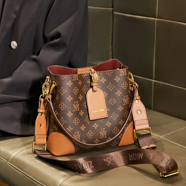 Luxury Monogram Canvas and Leather Handbag Neonoe