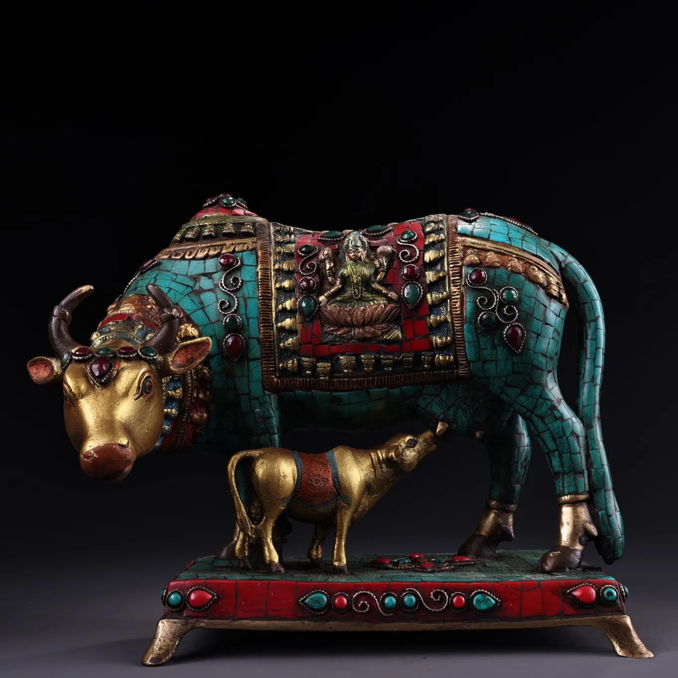

11"Tibetan Temple Collection Old Bronze Outline in gold Gem zodiac ox mother and child cow affection Mother-child relationship