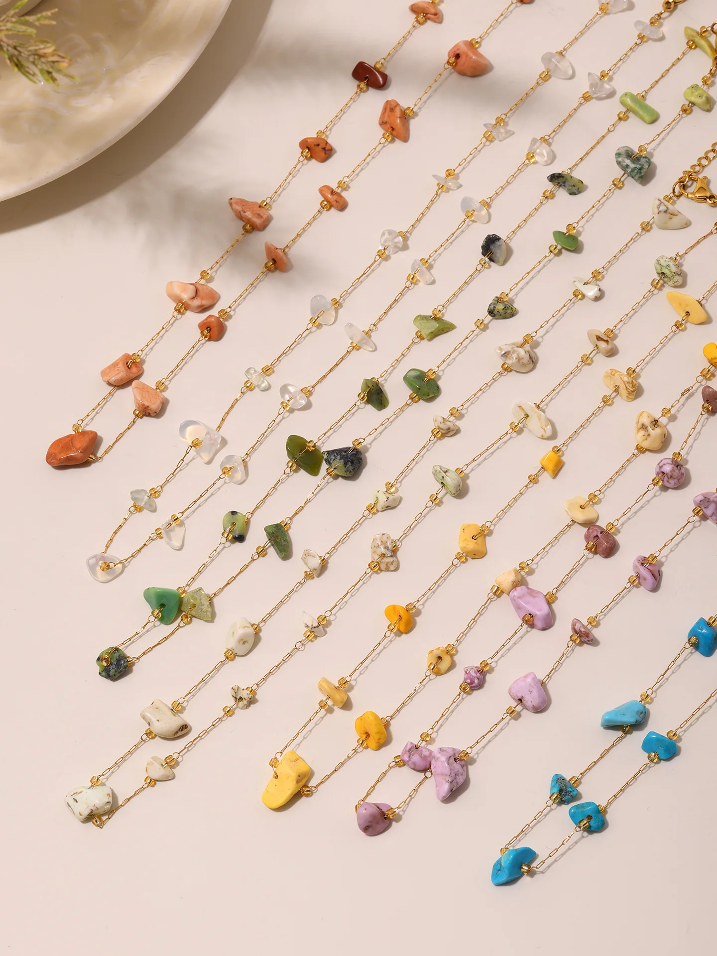 Mehrfarbige Naturstein-Anhänger-Halskette für Frauen, 316er Edelstahl, vergoldeter Perlenhalsband, böhmischer Modeschmuck – Detail 18