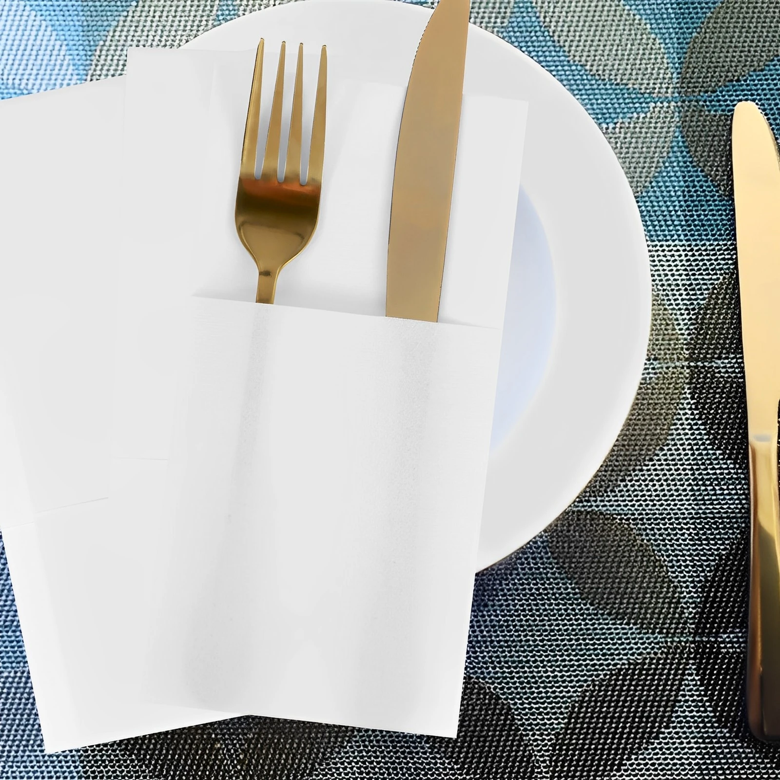 50Pcs Table Dinner Napkins with Built-in Flatware Pocket Prefolded Cloth Reusable Paper Napkins for Wedding Dinner Banquets