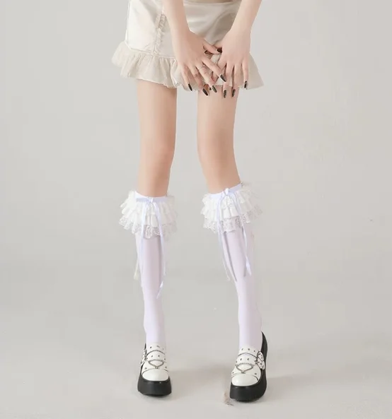 Damen-Socken in Elfenbein mit Spitzenrüschen und Satinschleife, süße Lolita-Strümpfe für Cosplay und Alltag. – Detail 12