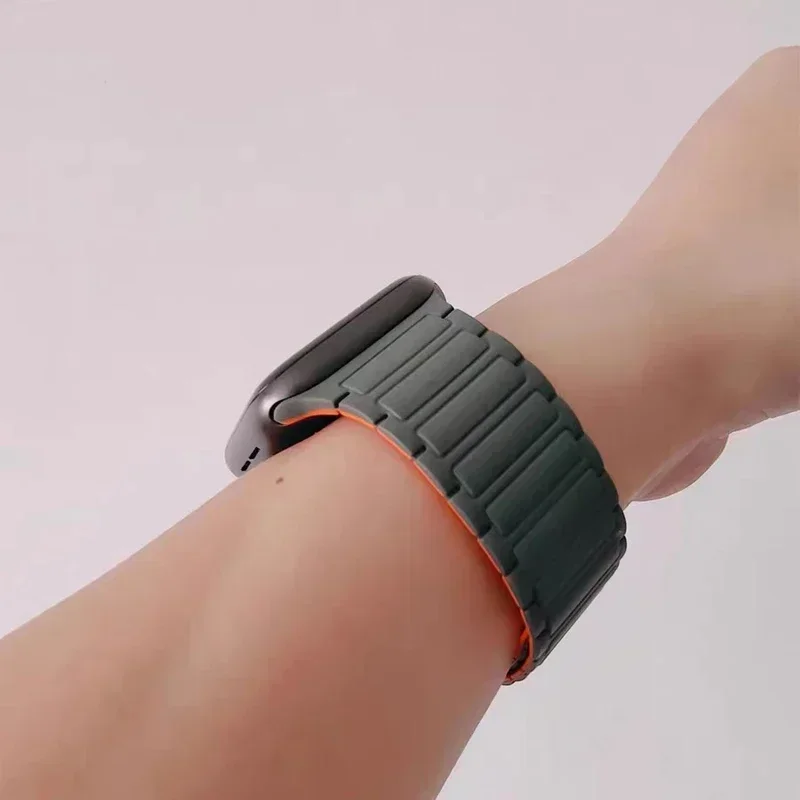 Silicone Watch Band Magnetic Sports Band For Apple Watch Ultra 2 49mm 45mm 44 42mm 38 40 41mm For IWatch Series 9 8 7 6 5 4 SE 3 Loop