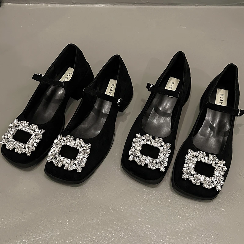 

Туфли на толстом каблуке во французском стиле, маленькие очаровательные стильные элегантные туфли, женские туфли с закрытым носком, туфли на высоком каблуке с пряжкой