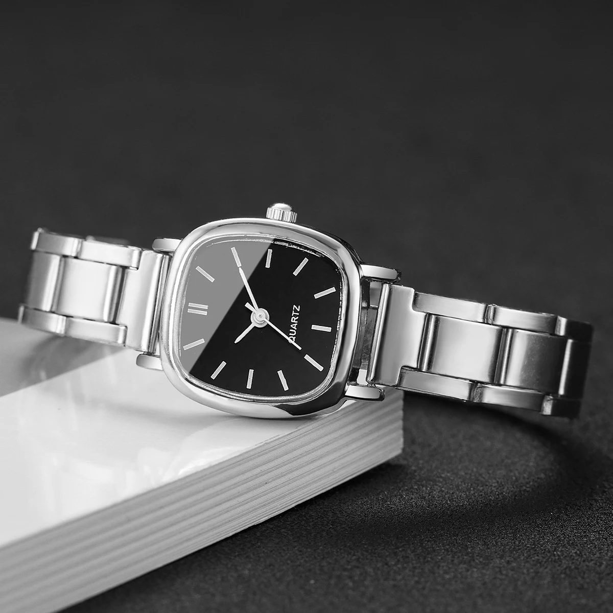 1pcs/set Women's Watch Fashion Style Trendy Simple Scale Square Small Dial Korean Edition Retro Versatile Quartz Watch No Box
