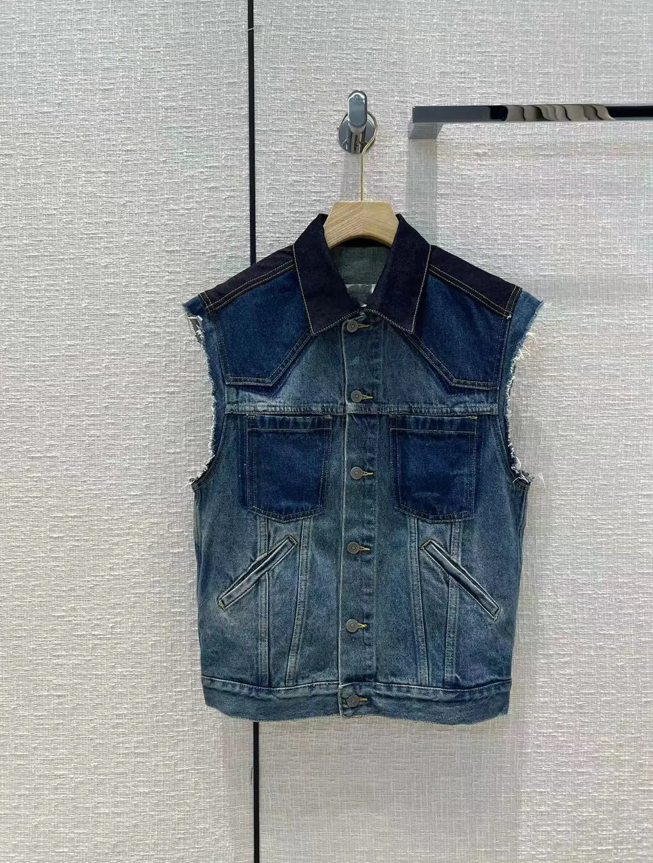 

High Quality Runway Design Denim Vest Women 2022 Summer Single Breasted Femme Blue Ladies Hot Sale Denim Vest Coat