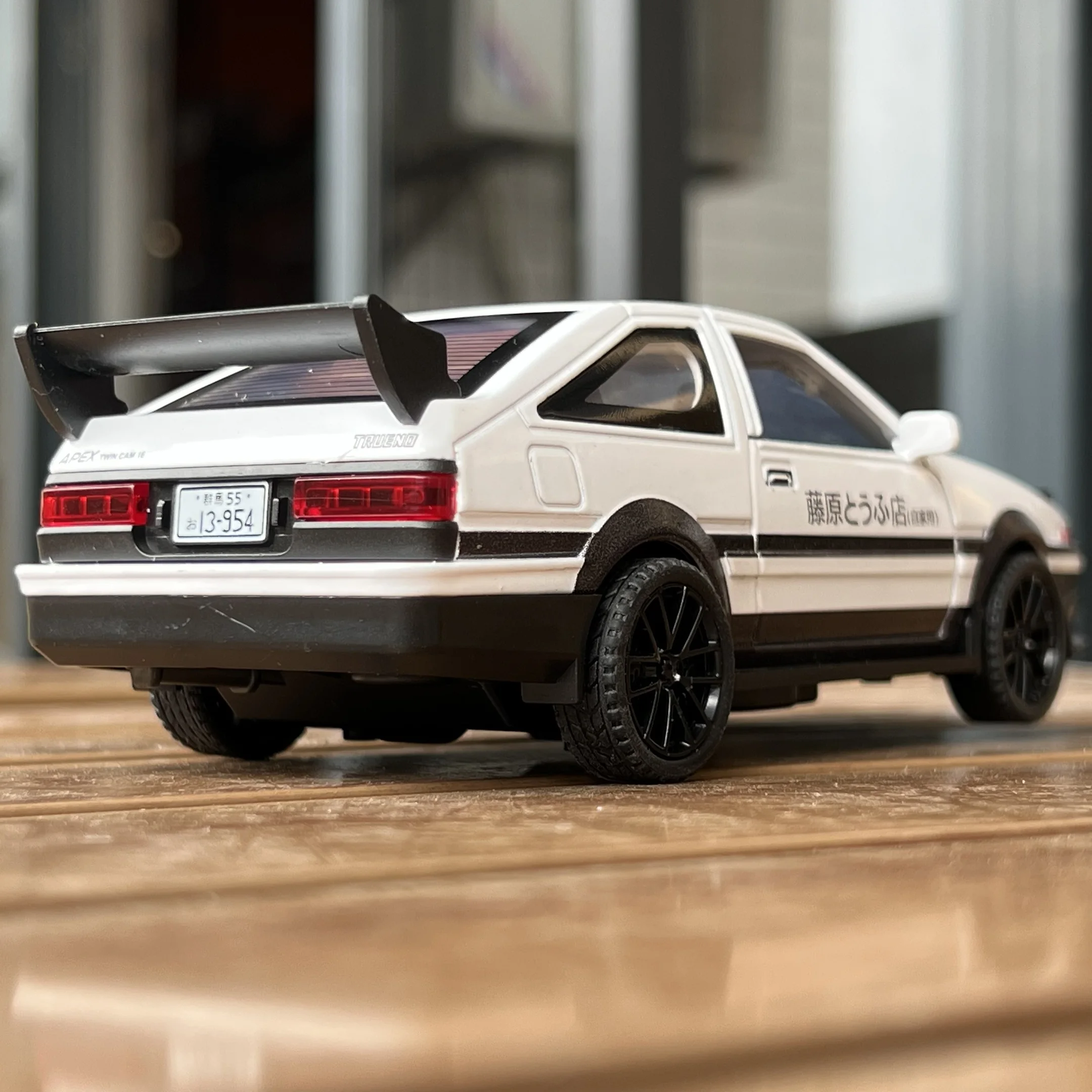 Inertial Drift 1:32 Toyota AE86 Initial D JDM Sports Car Series