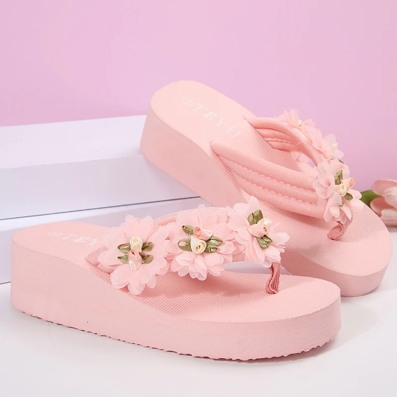 2025 Flowers Decor Wedges Flip Flops Women Lightweight Thick Sole Pink Slippers Woman Comfortable Beach Vacation Sandals Female