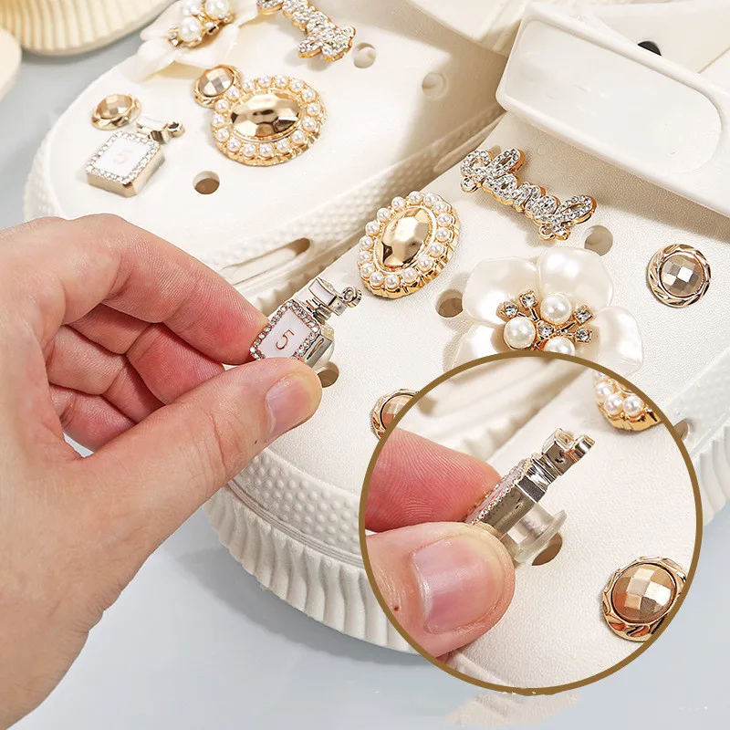 New Fashion Set Hole Shoe Charms Accessories Shoe Buckle Cute Pearl Bear Water Diamond Chain DIY 3D Shoes Decorations