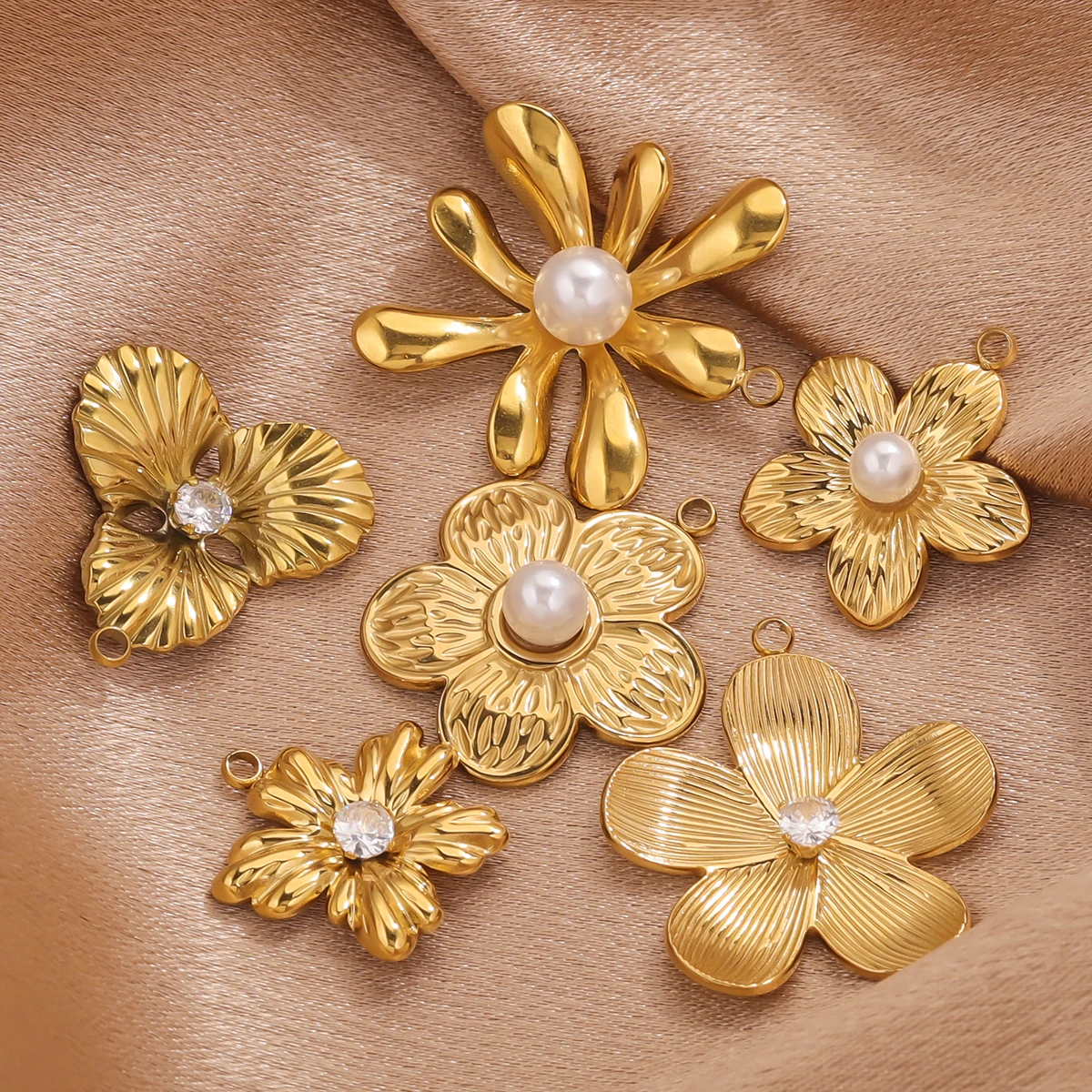 Golden Flower Shape Hanging Cap Pack Of 20 main image 1