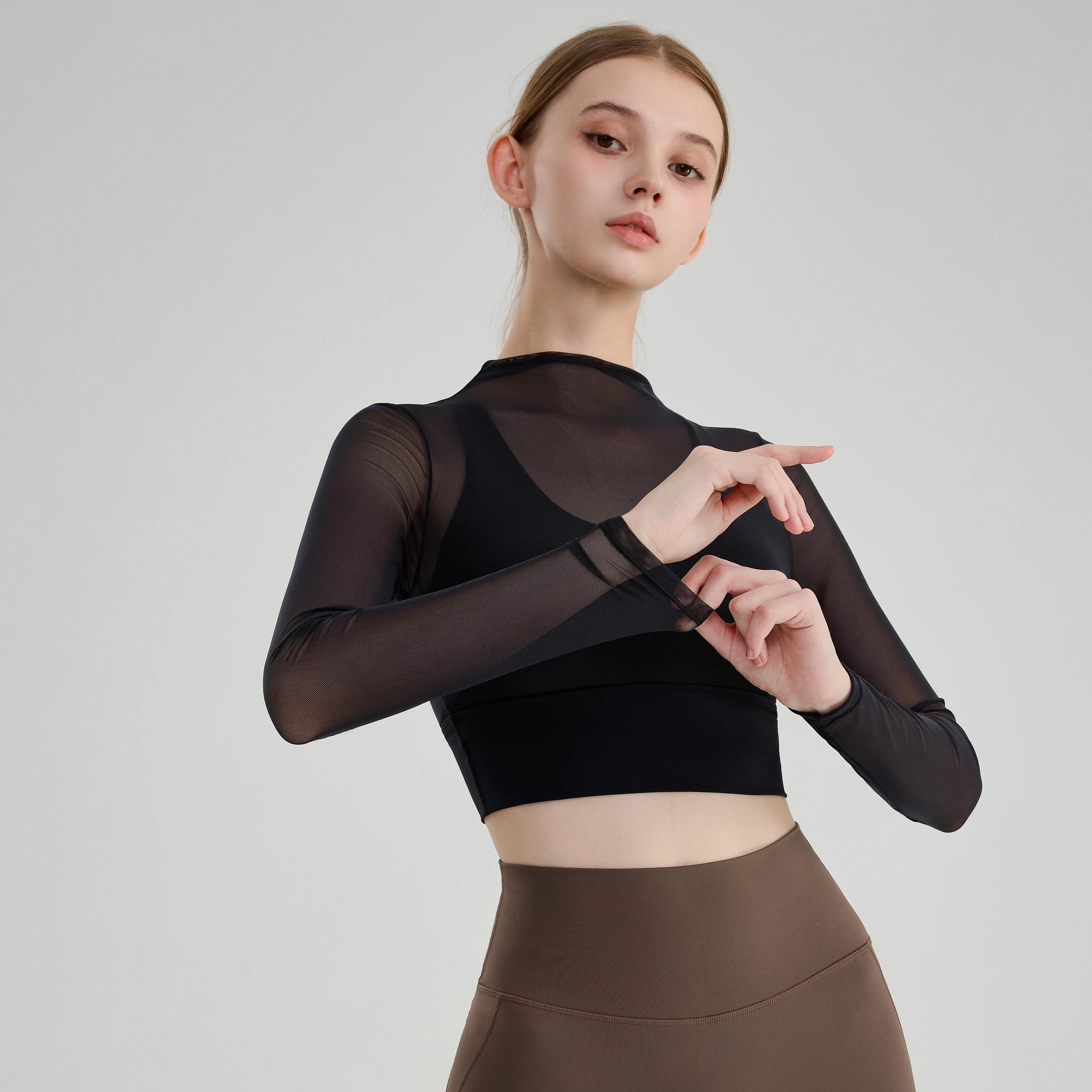 Women's Yoga Shirt Breathable Yoga Top Mesh Patches Slim-Fit Design Inner Bra Crossed Straps Double-Layered Sportwear Gym